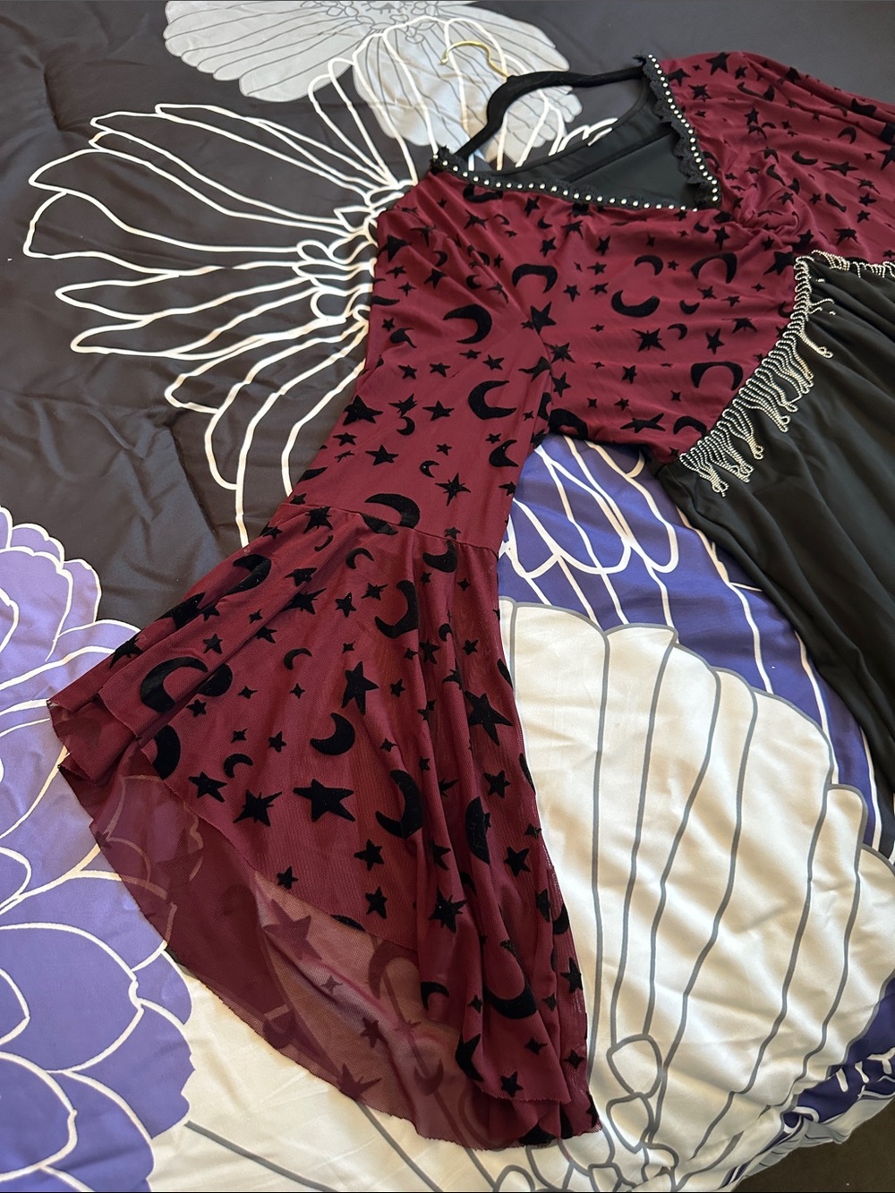 EUC Boho Moon & Star V-Neck Tunic in Burgundy and Black Sz 2X ⭐️ 🌙 ⭐️ - Picture 8 of 11